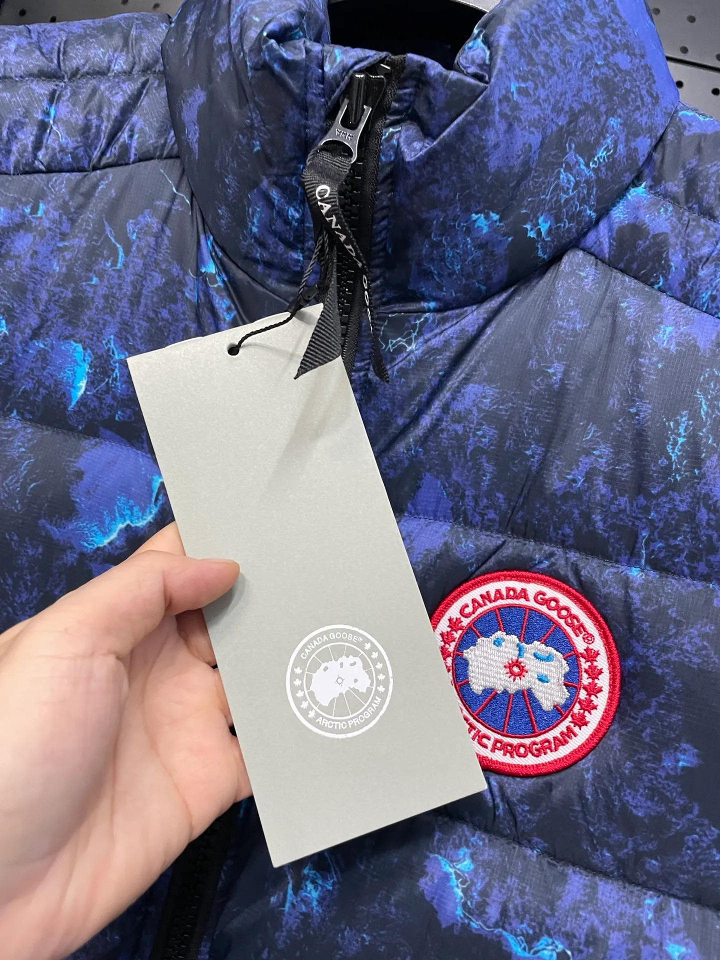P560 Canadian brand CanadaGoose men's and women's CROFTON lightweight down vest 2229M DWR water-repellent treatment WindWall windproof fabric 700 fleece filling original mold opening details one to one production The upper body effect is stunning Exclusively available on the Xiaohongshu purchasing platform The highest version on the market Size: XS S M L XL XXL